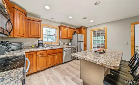 Kitchen - 21805 Torrent Dr, Devils Elbow, MO 65457 photo 3 of 3