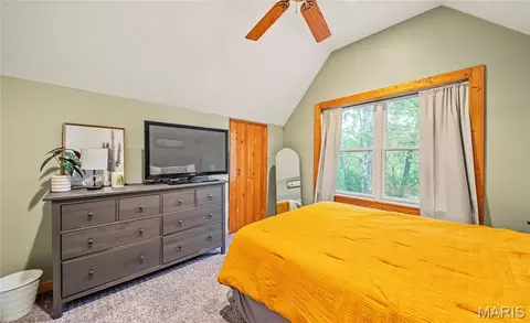 Bedroom - 21805 Torrent Dr, Devils Elbow, MO 65457 photo 2 of 7