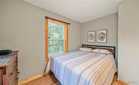 Bedroom - 21805 Torrent Dr, Devils Elbow, MO 65457 photo 6 of 7