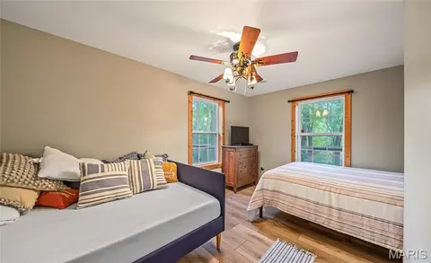 Bedroom - 21805 Torrent Dr, Devils Elbow, MO 65457 photo 5 of 7