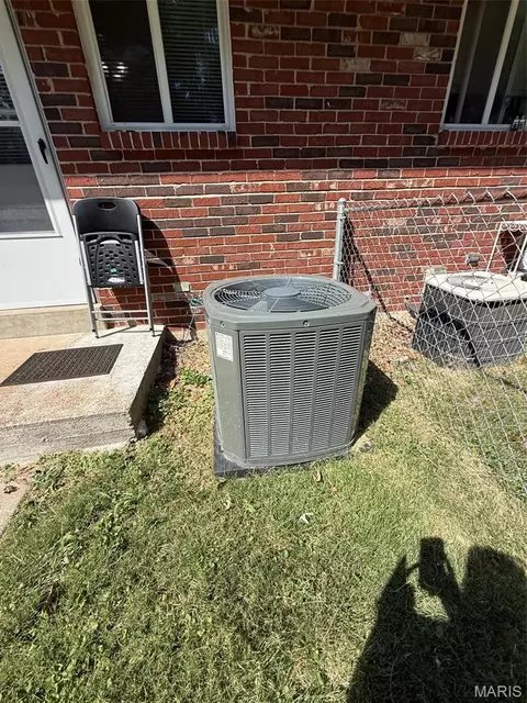 Exterior - 3560 Dixie Dr, Saint Ann, MO 63074 photo 5 of 7