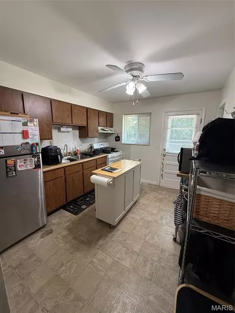 Kitchen - 3560 Dixie Dr, Saint Ann, MO 63074 photo 1 of 2