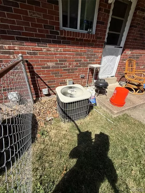 Exterior - 3560 Dixie Dr, Saint Ann, MO 63074 photo 6 of 7