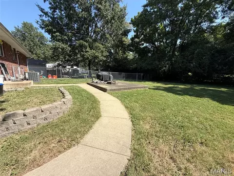 Exterior - 3560 Dixie Dr, Saint Ann, MO 63074 photo 4 of 7