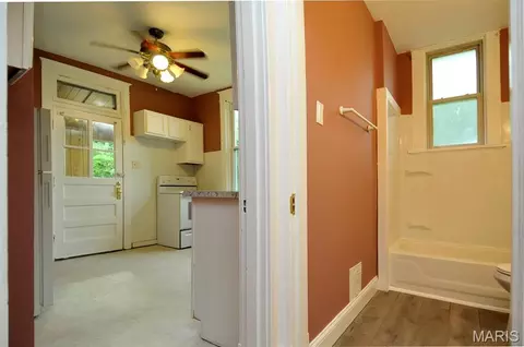 Entry Way - 9129 S 9131 S Broadway St, Lemay, MO 63125 photo 2 of 6
