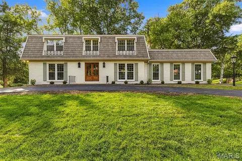 621 Claymont Estates Dr, Chesterfield, MO 63017