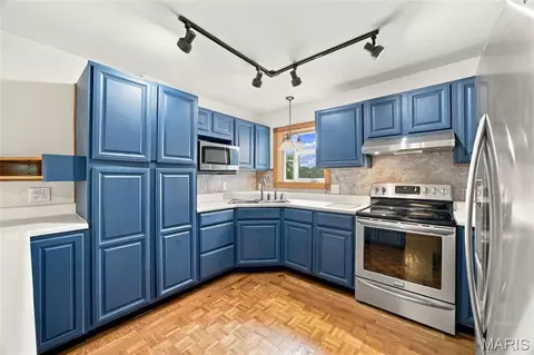 Kitchen - 1333 S Highway 19, Hermann, MO 65041 photo 2 of 3