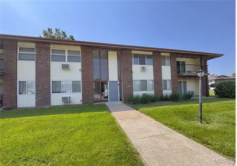 7499 Hazelcrest Dr #G, Hazelwood, MO 63042