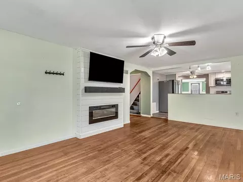 Living - 458 N Library St, Waterloo, IL 62298 photo 2 of 4
