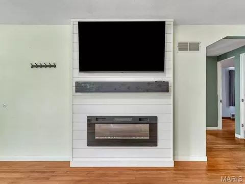 Living - 458 N Library St, Waterloo, IL 62298 photo 4 of 4