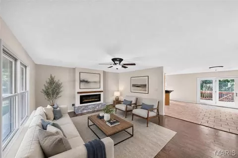 Living - 461 County Road 542, Jackson, MO 63755 photo 2 of 4