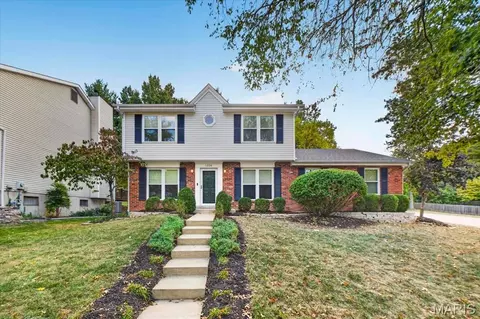 1326 Briarcreek Dr, Kirkwood, MO 63122
