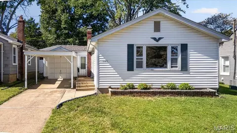 1143 Folger Ave, Kirkwood, MO 63122