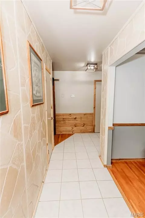 Entry Way - 103 Qc Ln, Dixon, MO 65459 photo 5 of 10