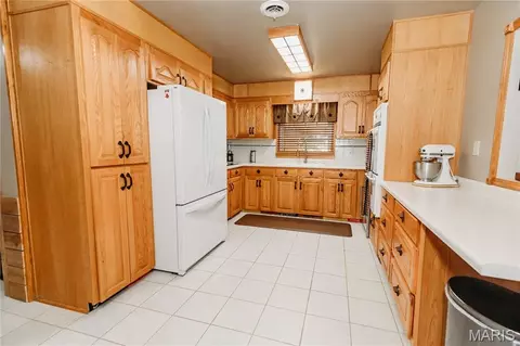 Kitchen - 103 Qc Ln, Dixon, MO 65459 photo 7 of 7
