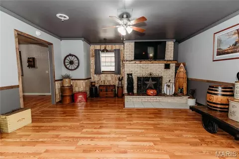 Living - 103 Qc Ln, Dixon, MO 65459 photo 4 of 5