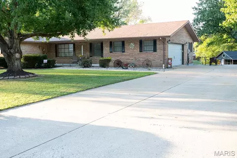 103 Melanie Ln, Collinsville, IL 62234