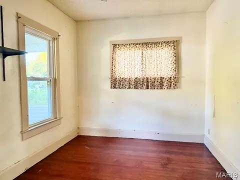 Bedroom - 410 Pine St, Hannibal, MO 63401 photo 1 of 2