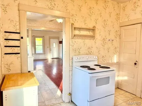 Kitchen - 410 Pine St, Hannibal, MO 63401 photo 2 of 3
