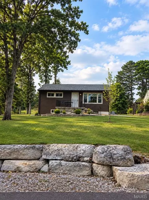 5985 N Lakeshore Dr, Hillsboro, MO 63050