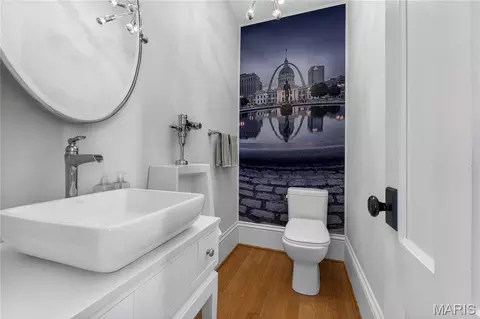 Bath - 306 E Jefferson Ave, Saint Louis, MO 63122 photo 1 of 10