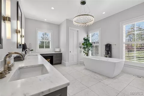 Bath - 306 E Jefferson Ave, Saint Louis, MO 63122 photo 3 of 10