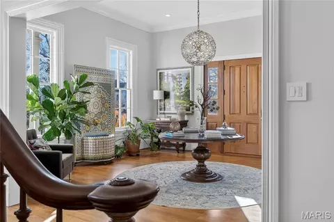 Entry Way - 306 E Jefferson Ave, Saint Louis, MO 63122 photo 5 of 7