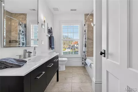 Bath - 306 E Jefferson Ave, Saint Louis, MO 63122 photo 6 of 10