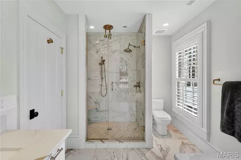 Bath - 306 E Jefferson Ave, Saint Louis, MO 63122 photo 9 of 10