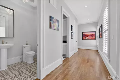 Entry Way - 306 E Jefferson Ave, Saint Louis, MO 63122 photo 4 of 7