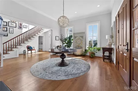 Entry Way - 306 E Jefferson Ave, Saint Louis, MO 63122 photo 2 of 7