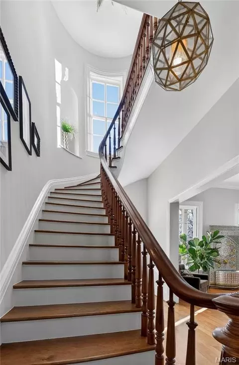 Entry Way - 306 E Jefferson Ave, Saint Louis, MO 63122 photo 6 of 7
