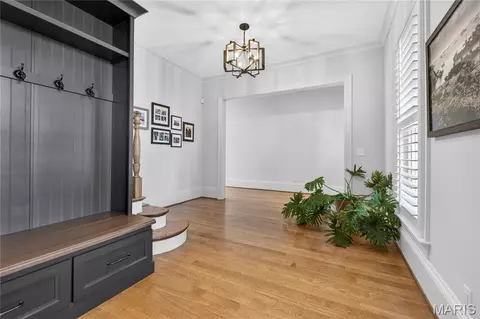 Entry Way - 306 E Jefferson Ave, Saint Louis, MO 63122 photo 3 of 7