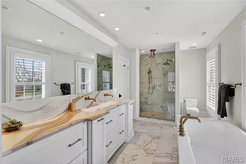 Bath - 306 E Jefferson Ave, Saint Louis, MO 63122 photo 8 of 10