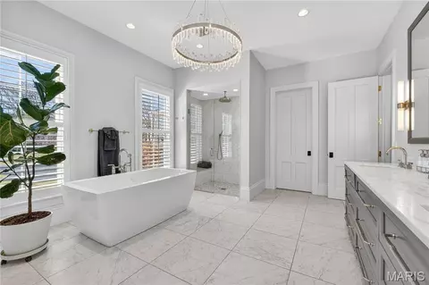 Bath - 306 E Jefferson Ave, Saint Louis, MO 63122 photo 4 of 10