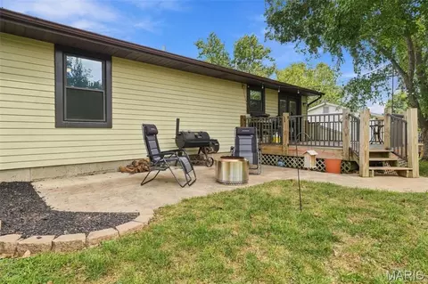 Exterior - 717 Cypress Dr, Pacific, MO 63069 photo 4 of 8