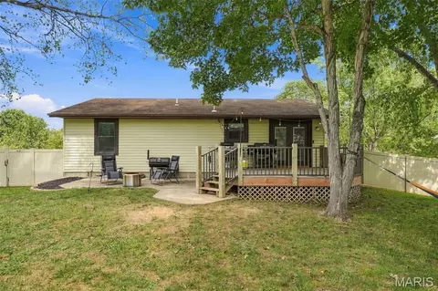 Exterior - 717 Cypress Dr, Pacific, MO 63069 photo 5 of 8