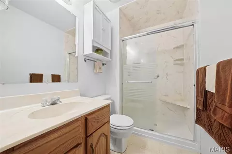 Bath - 717 Cypress Dr, Pacific, MO 63069 photo 2 of 2