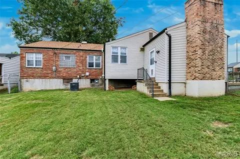 Exterior - 6617 E Yorkshire Dr, Affton, MO 63123 photo 4 of 10