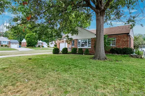 Exterior - 6617 E Yorkshire Dr, Affton, MO 63123 photo 5 of 10