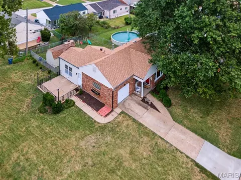 View/Area - 6617 E Yorkshire Dr, Affton, MO 63123 photo 2 of 2