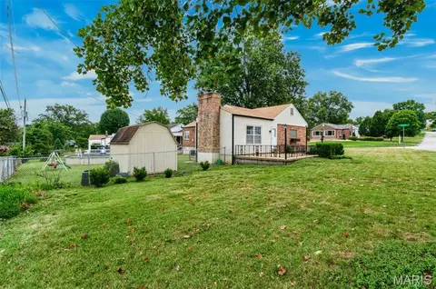 Exterior - 6617 E Yorkshire Dr, Affton, MO 63123 photo 7 of 10