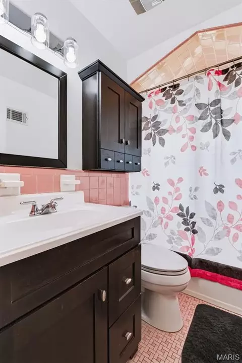 Bath - 6617 E Yorkshire Dr, Affton, MO 63123 photo 1 of 2