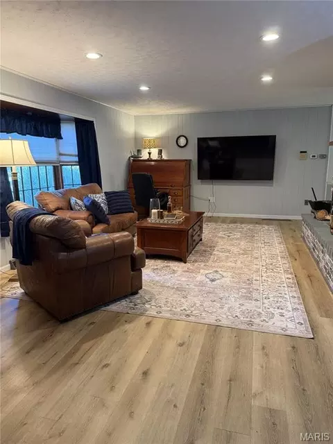 Living - 803 Bradley Ln, Fulton, MO 65251 photo 1 of 4
