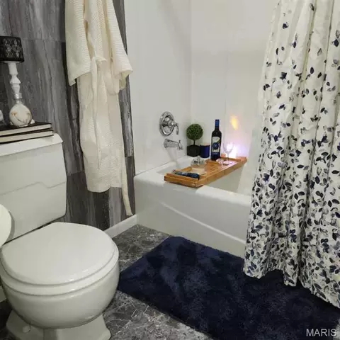 Bath - 803 Bradley Ln, Fulton, MO 65251 photo 9 of 16