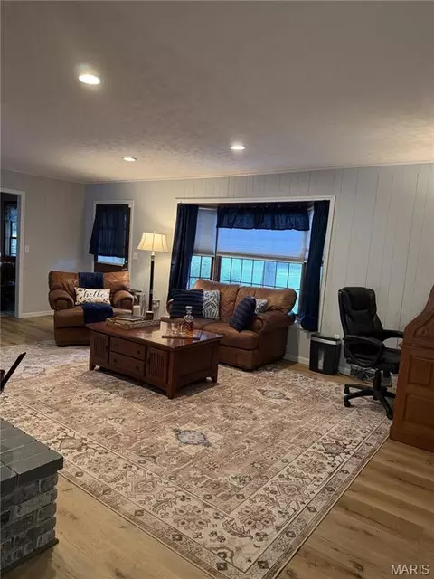Living - 803 Bradley Ln, Fulton, MO 65251 photo 3 of 4