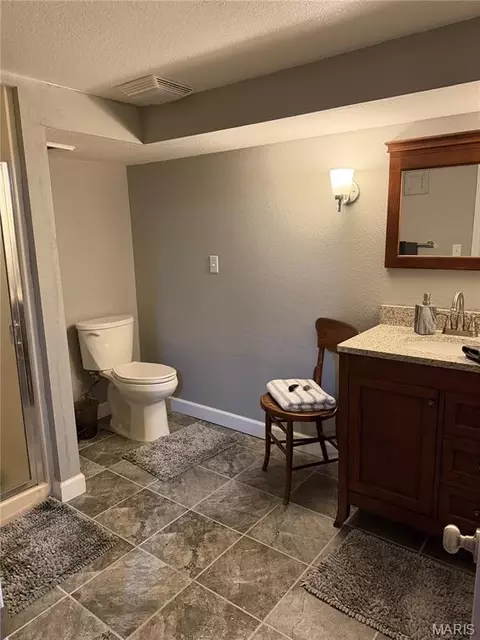 Bath - 803 Bradley Ln, Fulton, MO 65251 photo 15 of 16