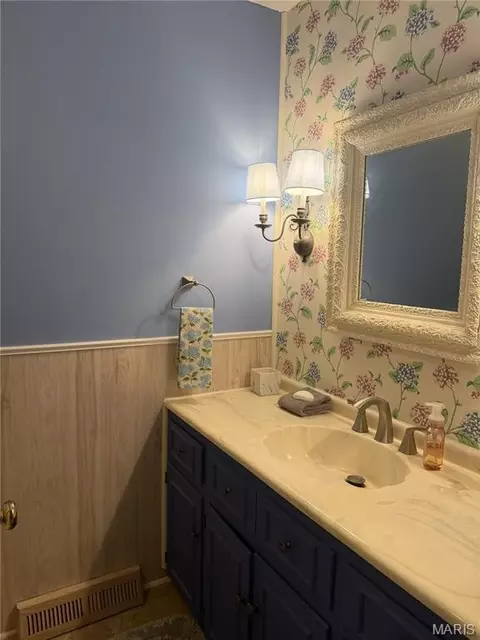 Bath - 803 Bradley Ln, Fulton, MO 65251 photo 1 of 16