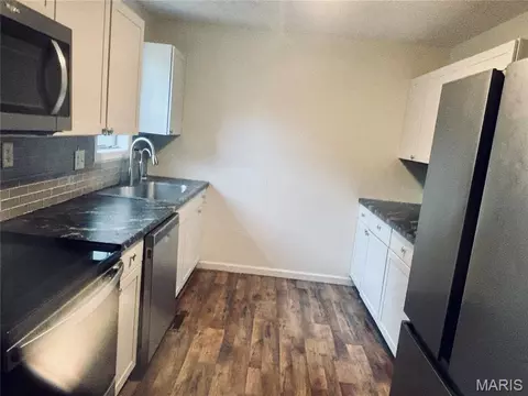 Kitchen - 24370 Trolley Ln, Saint Robert, MO 65584 photo 1 of 2