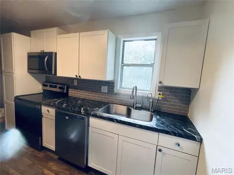 Kitchen - 24370 Trolley Ln, Saint Robert, MO 65584 photo 2 of 2